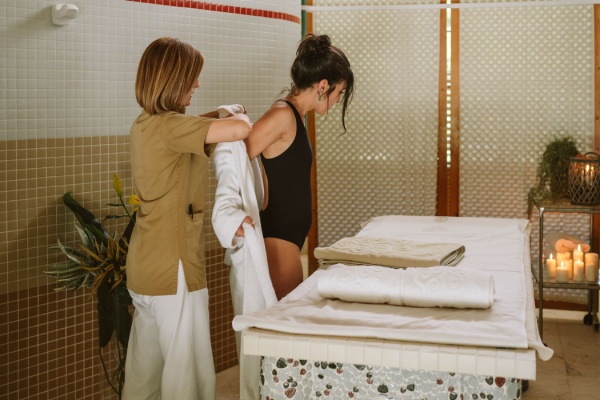 tratamiento de termalismo en un balneario de caldaria en o ribeiro, provincia de ourense